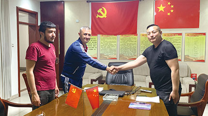 中東客戶參觀工廠并訂購機(jī)器