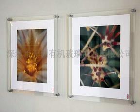 在城市的各個(gè)角落都可以看到亞克力廣告相架