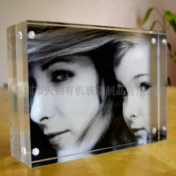 使用有機(jī)玻璃相架，可以擁有的優(yōu)勢(shì)